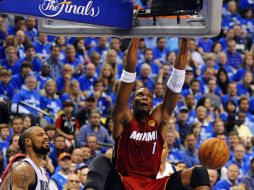 Chris Bosh anotó la canasta del triunfo. EFE  /