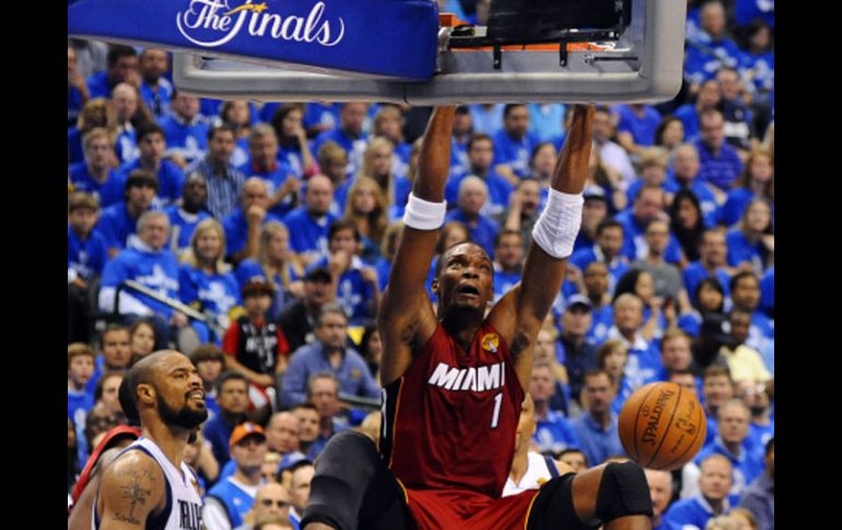 Chris Bosh anotó la canasta del triunfo. EFE  /