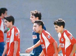 El Guadalajara regresa a la actividad con ocho jugadores ausentes, por cumplir compromisos con la Selección mexicana. MEXSPORT  /