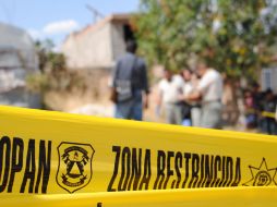 En la escena del crimen personal de ciencias forenses localizaron tres casquillos y una bala del calibre .9 milímetros. O. RUVALCABA  /