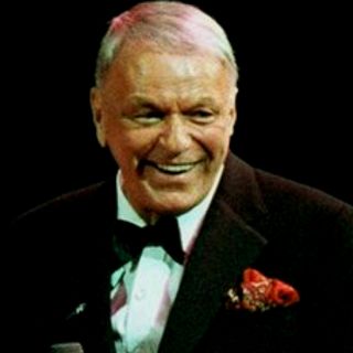 Revela viuda de Sinatra aspectos personales del artista en un libro