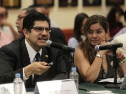 El secretario de Desarrollo Urbano, Sergio Carmona en comparecencia junto a la diputada Patricia Retamoza. A. GARCÍA  /