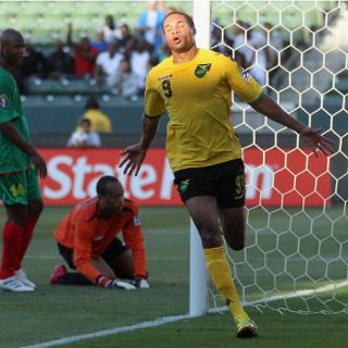 Jamaica comienza con goleada