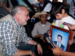 El líder de la Caravana por la Paz, escuchó distintos testimonios de personas que han sido víctimas de la delincuencia. NOTIMEX  /