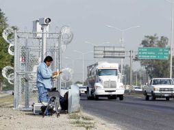 Existen en funcionamiento ocho foto-radares fijos y cinco móviles. E. PACHECO  /
