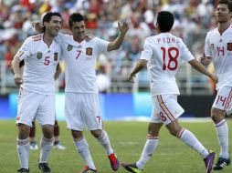 Los jugadores de España festejan tras marcar ante Venezuela. EFE  /