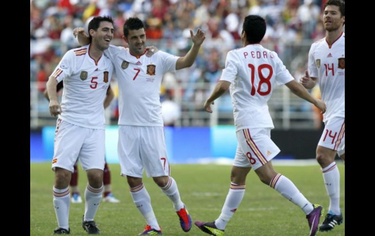 Los jugadores de España festejan tras marcar ante Venezuela. EFE  /