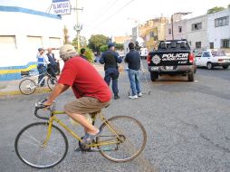 El cuerpo del individuo quedó aproximadamente a un metro de la banqueta, punto donde fue atropellado. O. RUVALCABA  /