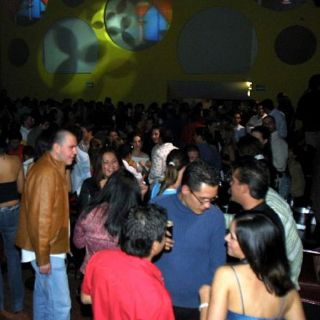 Frenan nuevas licencias para bares