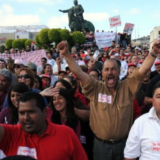 Ingresa Hank Rhon a penal en Baja California