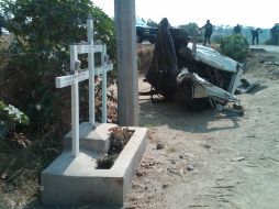 Uno de los vehículos involucrados quedó completamente destrozado tras el accidente. M. PATIÑO  /