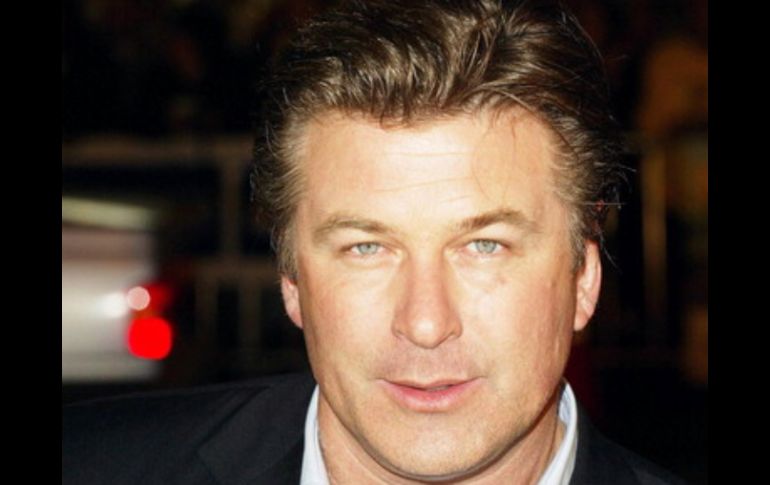 La decisión de Baldwin se habría precipitado tras el escándalo que rodea al congresista por Nueva York Anthony Weiner. ESPECIAL  /