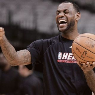 Dwyane Wade defiende a LeBron James