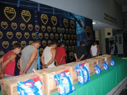 Los detenidos fueron puestos a dispocsición de la Procuraduría estatal junto a la mercancía encontrada. O. RUVALCABA  /