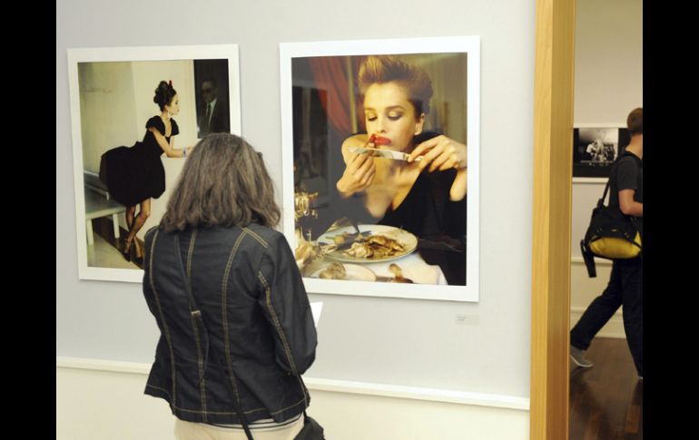 Newton recurria a las ''polaroid'' para preparar sus fotografías. EFE  /