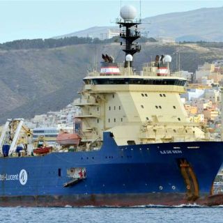 Barco Ile de Sein llega a Islas Canarias con restos de avión fránces siniestrado