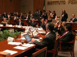 El IFE aprobó suspender mensajes de logros del Gobierno federal que se transmiten en Estados donde habrá elecciones en julio. ARCHIVO  /