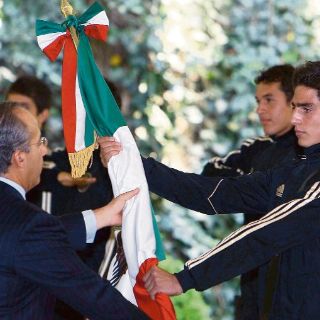 Calderón abandera a las selecciónes mexicanas de futbol
