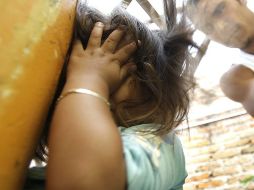 Una víctima se protege ante una manifestación de superioridad.  S. NÚÑEZ  /