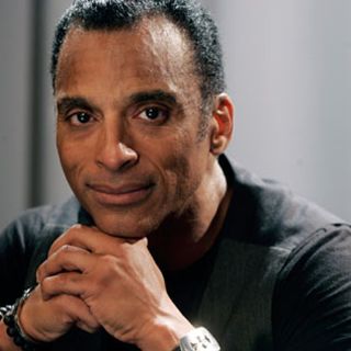 Anuncia Jon Secada concurso para hacer dueto con admiradores