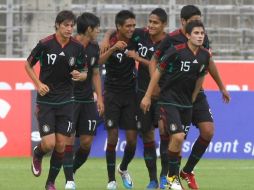 Los jugadores mexicanos tras finalizar el encuentro ante Italia en el Torneo Esperanzas. AP  /