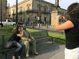 Lázaro Cárdenas estuvo varias horas en la Plaza de la Liberación y provocó diversas reacciones. M. FREYRÍA  /