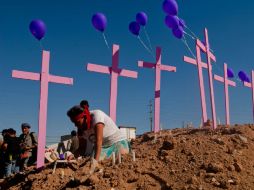 La Caravana por la Paz, encabezada por el poeta Javier Sicilia, visita el campo algodonero. NTX  /