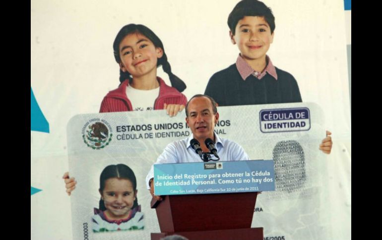 El Presidente Felipe Calderón, menciona que la Cédula de Identidad permitirá combatir el delito del tráfico de infantes. EL UNIVERSAL  /