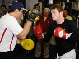 Saúl 'Canelo' Álvarez se entrena para enfrentarse a Ryan Rhodes el próximo sábado en la Arena VFG. AP  /