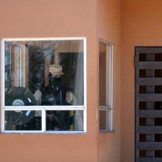 Concluye diligencia de inspección a casa de Hank Rhon