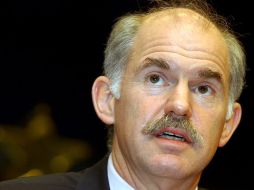La caída en el apoyo al partido de Papandreou podría complicar las posibilidades de implementar un nuevo paquete de auteridad. ARCHIVO  /