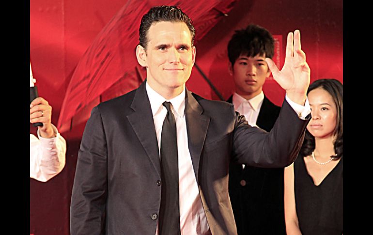 El actor estadounidense Matt Dillon fue recibido con aplausos en la alfombra roja de apertura del Festival de Cine de Shanghái. AP  /