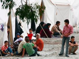 Un alto diplomático turco dijo que cuatro mil 300 refugiados sirios habían cruzado la frontera. EFE  /