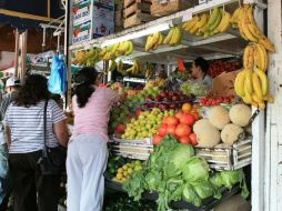 La mayoría de la población que tiene un empleo recibe ingresos de hasta tres salarios mínimos para sostenerse. ARCHIVO  /