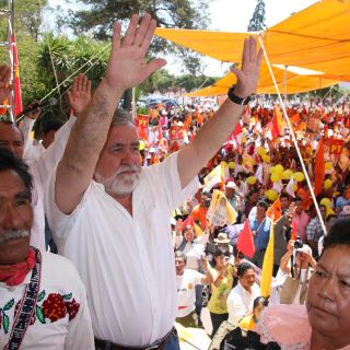 Encinas va por votos de inmigrantes