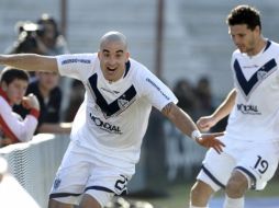 Santiago Silva celebra tras marcar gol ante Huracán, durante el Torneo Clausura. AFP  /