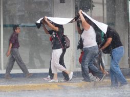 El agua que cayó esta tarde no generó mayores complicaciones, aunque tomó desprevenidos a algunos. S. NÚÑEZ  /