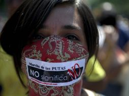 Decenas de mujeres marchan por las calles de Ciudad de México para exigir respeto a sus derechos. ARCHIVO  /