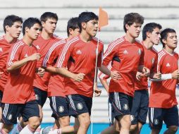 Jugadores de la Selección mexicana Sub-17 trotan alrededor de la cancha del Estadio Morelos. MEXSPORT  /