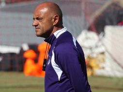 'Chelís' dirige la práctica de Estudiantes. S. NÚÑEZ  /