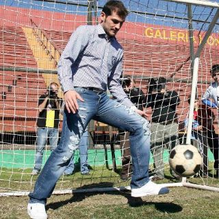 Casillas reconoce que sería difícil para Agüero pasar al Real Madrid
