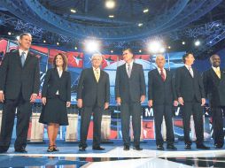 De izquierda a derecha: Rick Santorum; Michele Bachmann; Newt Gingrich; Mitt Romney; Ron Paul; Tim Pawlenty. AFP  /