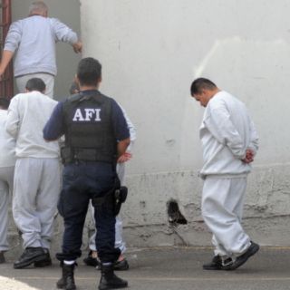 Hank Rhon rinde declaración ante Procuraduría de BC