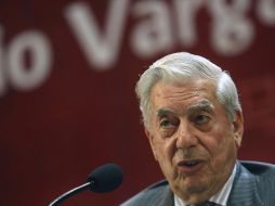 Pronuncia un discurso durante la ceremonia en la que fue nombrado 'profesor de honor'. EFE  /