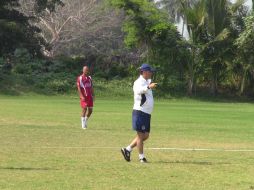 El técnico de Guadalajara, José Luis Real, durante una sesión de entrenamiento. A. RAMÍREZ  /