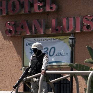 Vinculan a Hank Rhon con homicidio de novia de su hijo