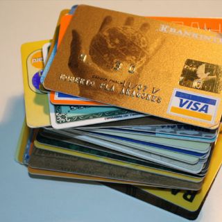 Advierten riesgo de cartera vencida por disposiciones con tarjetas