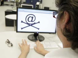 Los gobiernos quieren protegerse de los piratas informáticos, y evitar un colapso institucional y comercial. E. PACHECO  /