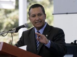 El titular de la Segob, Francisco Blake Mora, visitó ayer Jalisco para hacer entrega de las primeras credenciales. M. FREYRÍA  /