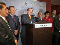 Carlos Ramírez Marín informa a sus colegas sobre el llamado de Felipe Calderón de aprobar las reformas pendientes. EL UNIVERSAL  /